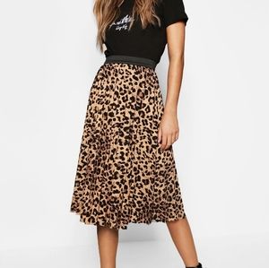 Leopard print pleated midi skirt